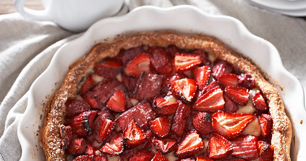 Rhubarb and strawberry almond tart | Home Beautiful