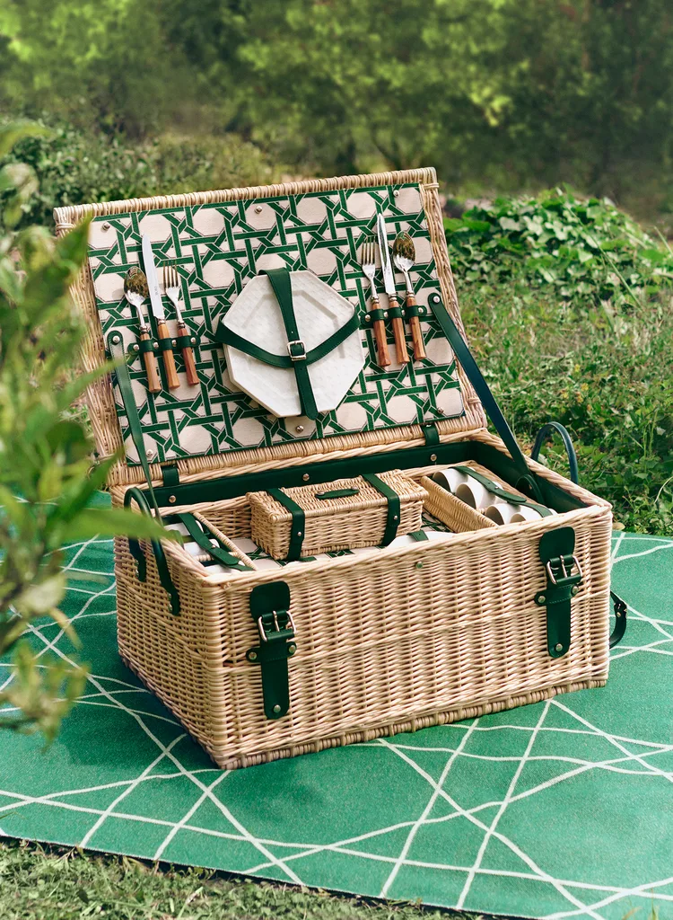 Miss Dior picnic basket