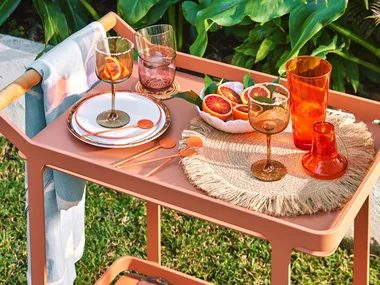 outdoor entertainment area ideas bar cart