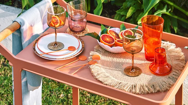 outdoor entertainment area ideas bar cart