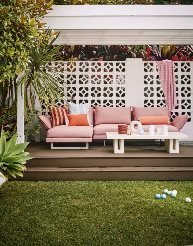 outdoor entertainment area ideas lounge and coffee table