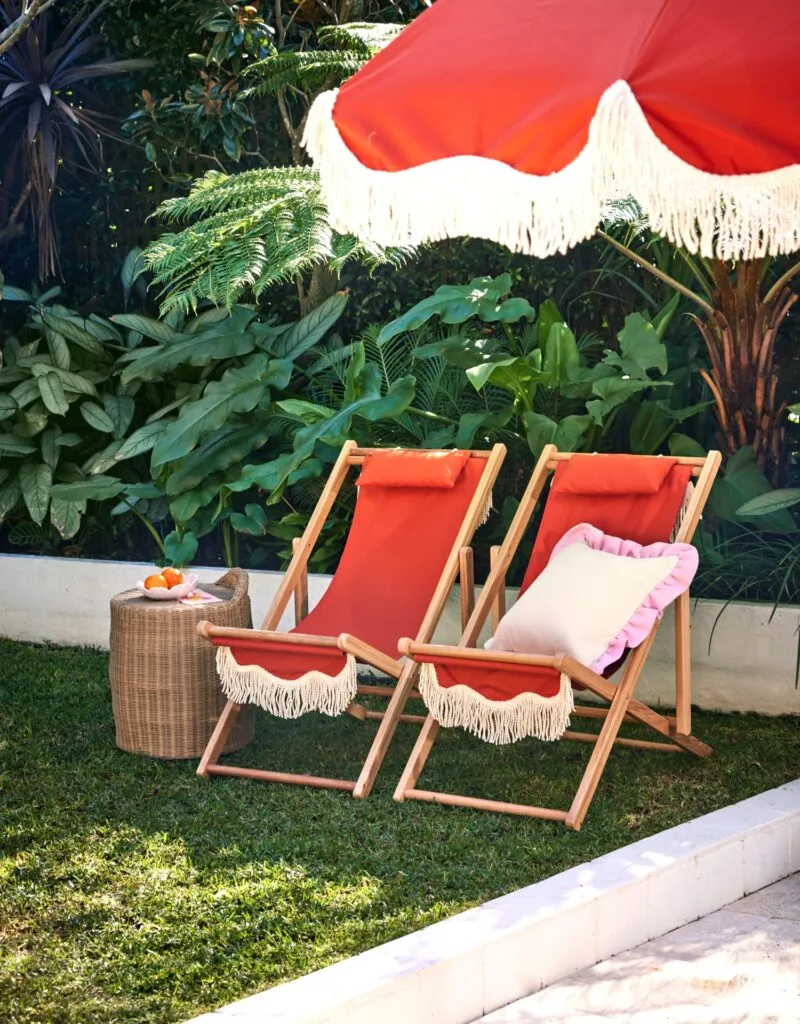 outdoor entertainment area ideas sling chairs