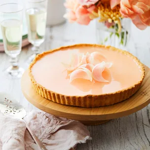 Panna cotta tart with pink grapefruit jelly