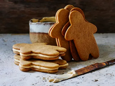 Gingerbread men with whipped burnt toffee icing