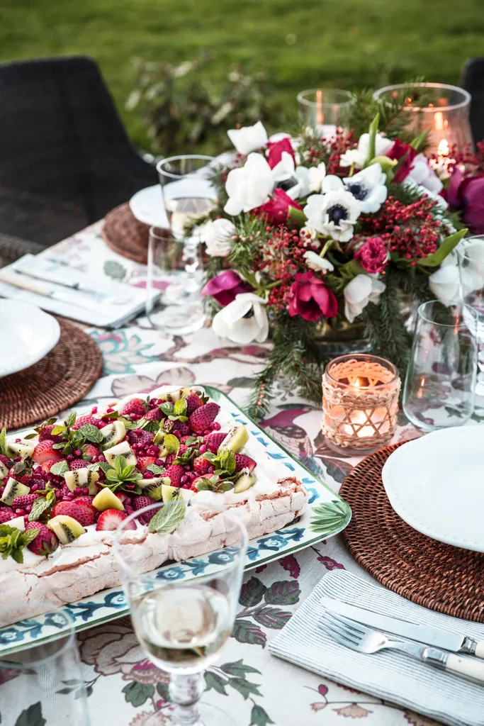 Lakeside New Zealand Home Christmas Table Setting