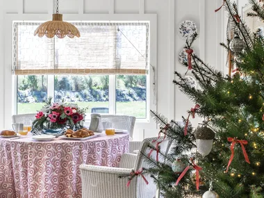 Lakeside New Zealand Home Dining Nook