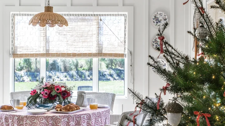 Lakeside New Zealand Home Dining Nook