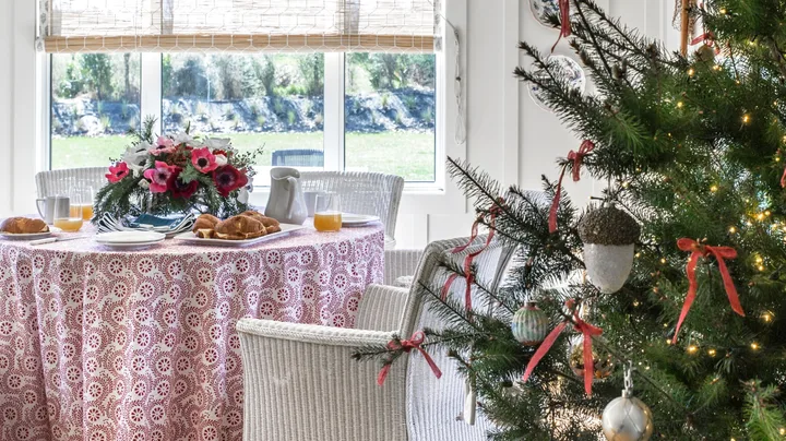Lakeside New Zealand Home Dining Nook