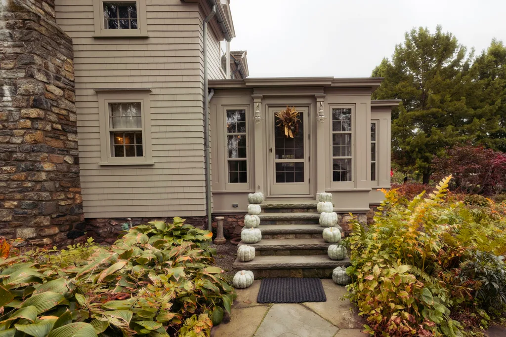 Martha Stewart Thanksgiving farm stay front steps