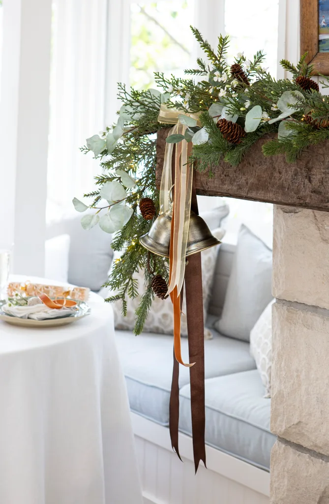Tara Dennis Christmas decorations mantle