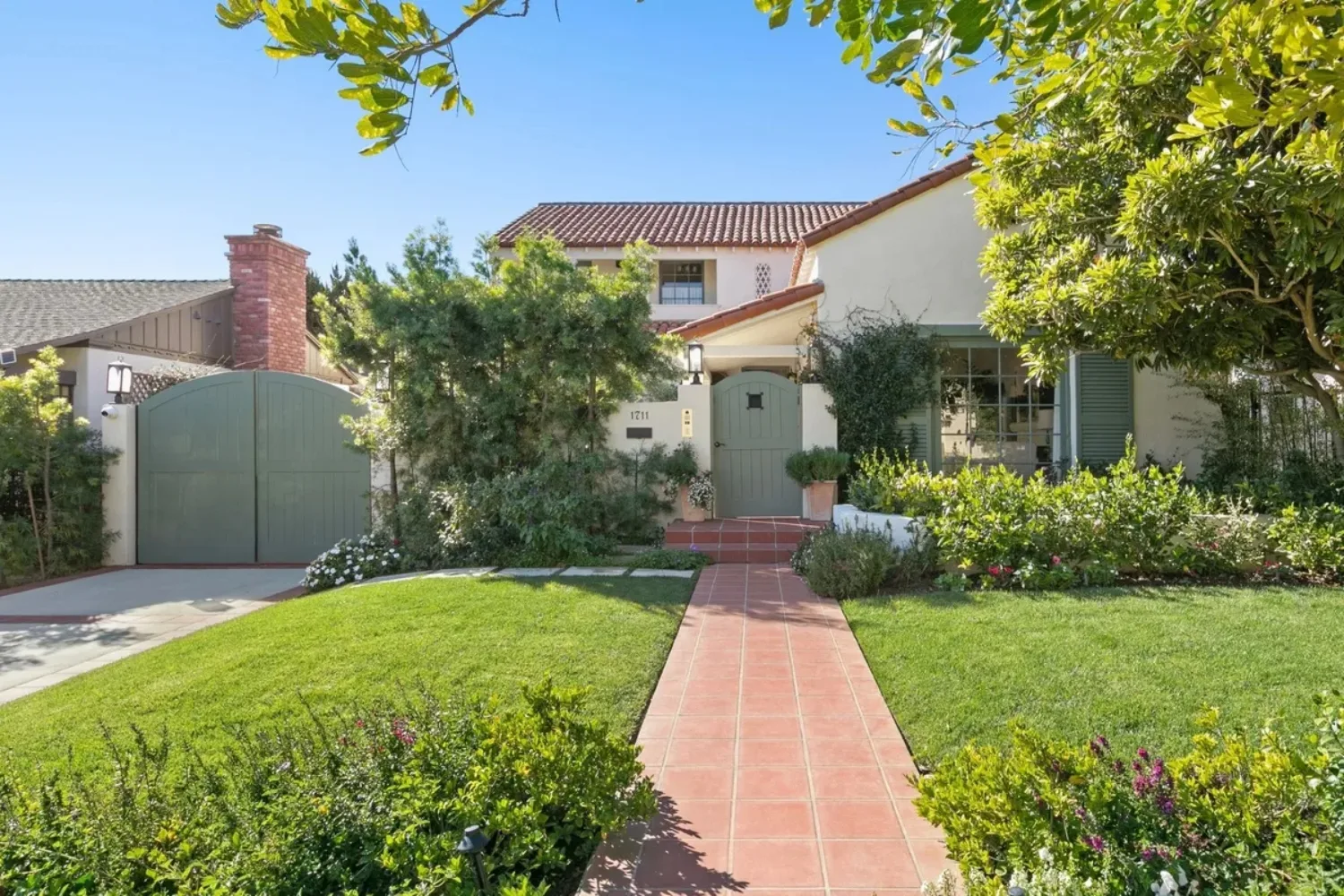 Emma Stone LA home front