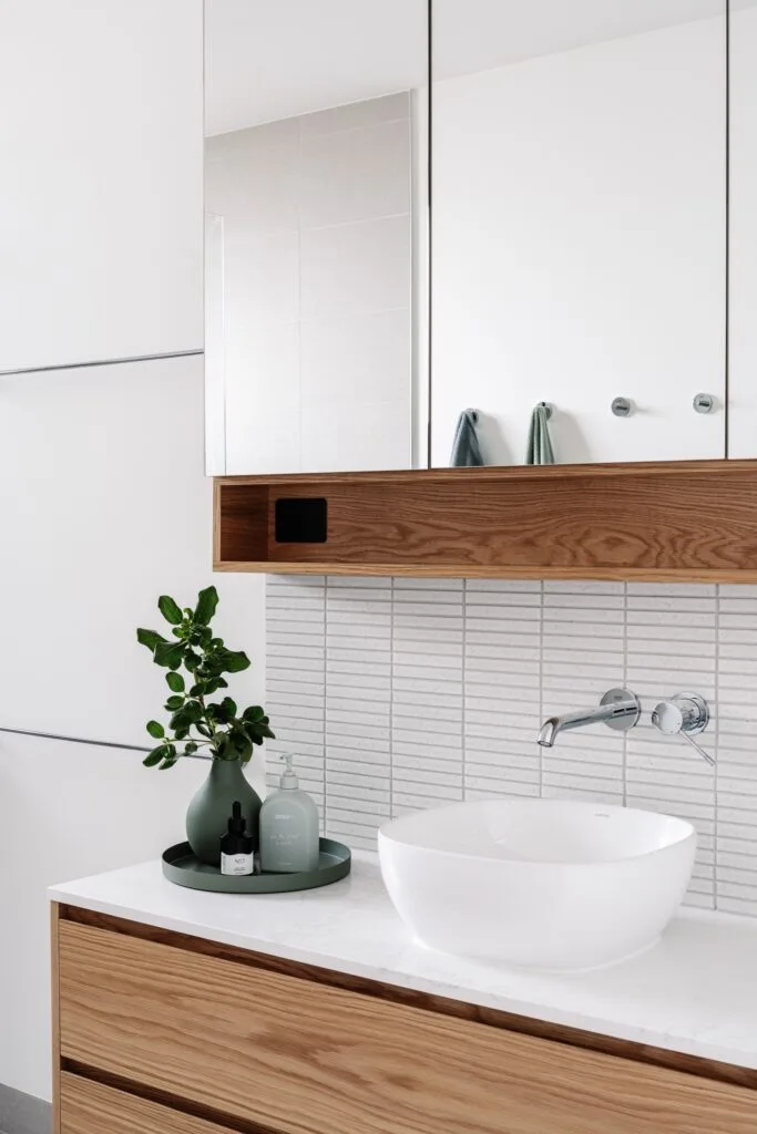 Minimalist ensuite with white finger tiles.