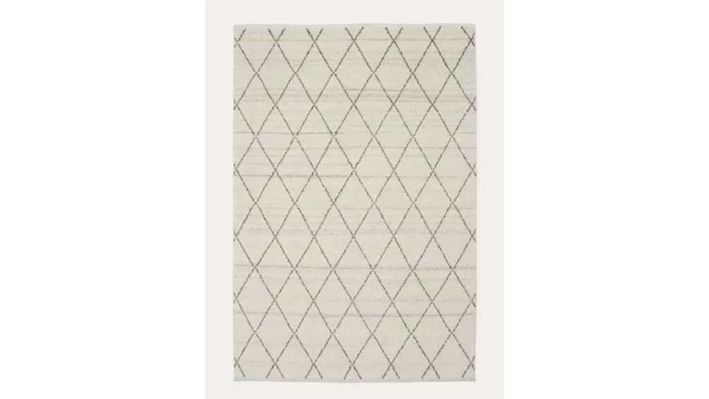 A neutral toned rug with a diamond pattern