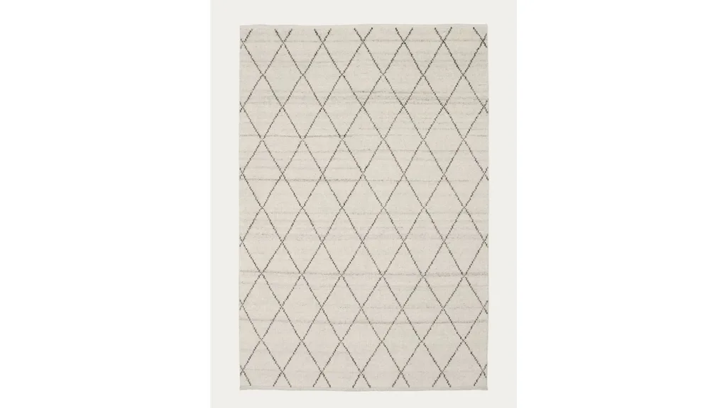 A neutral toned rug with a diamond pattern