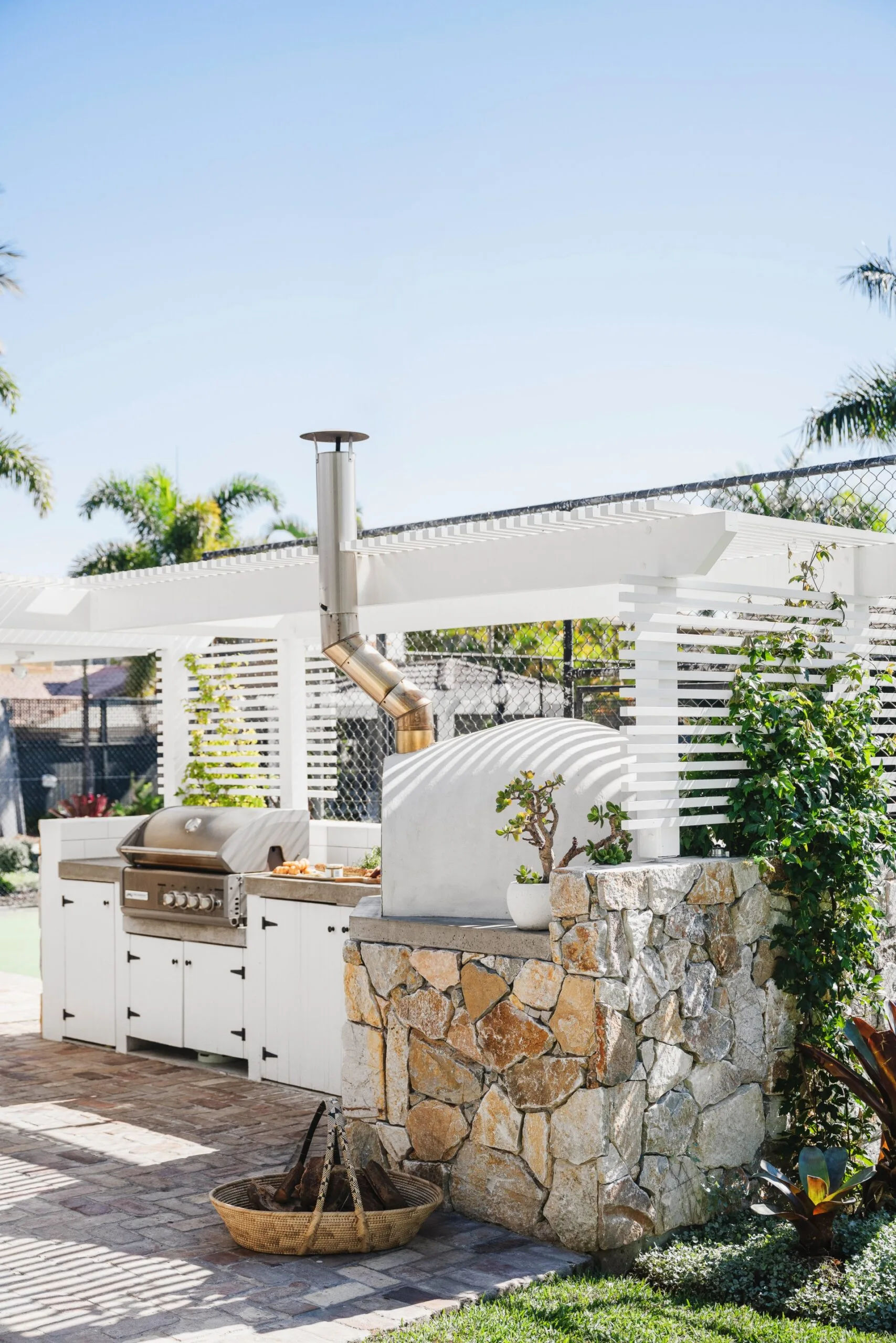 colourful-dream-home-brisbane-bbq-outdoor-