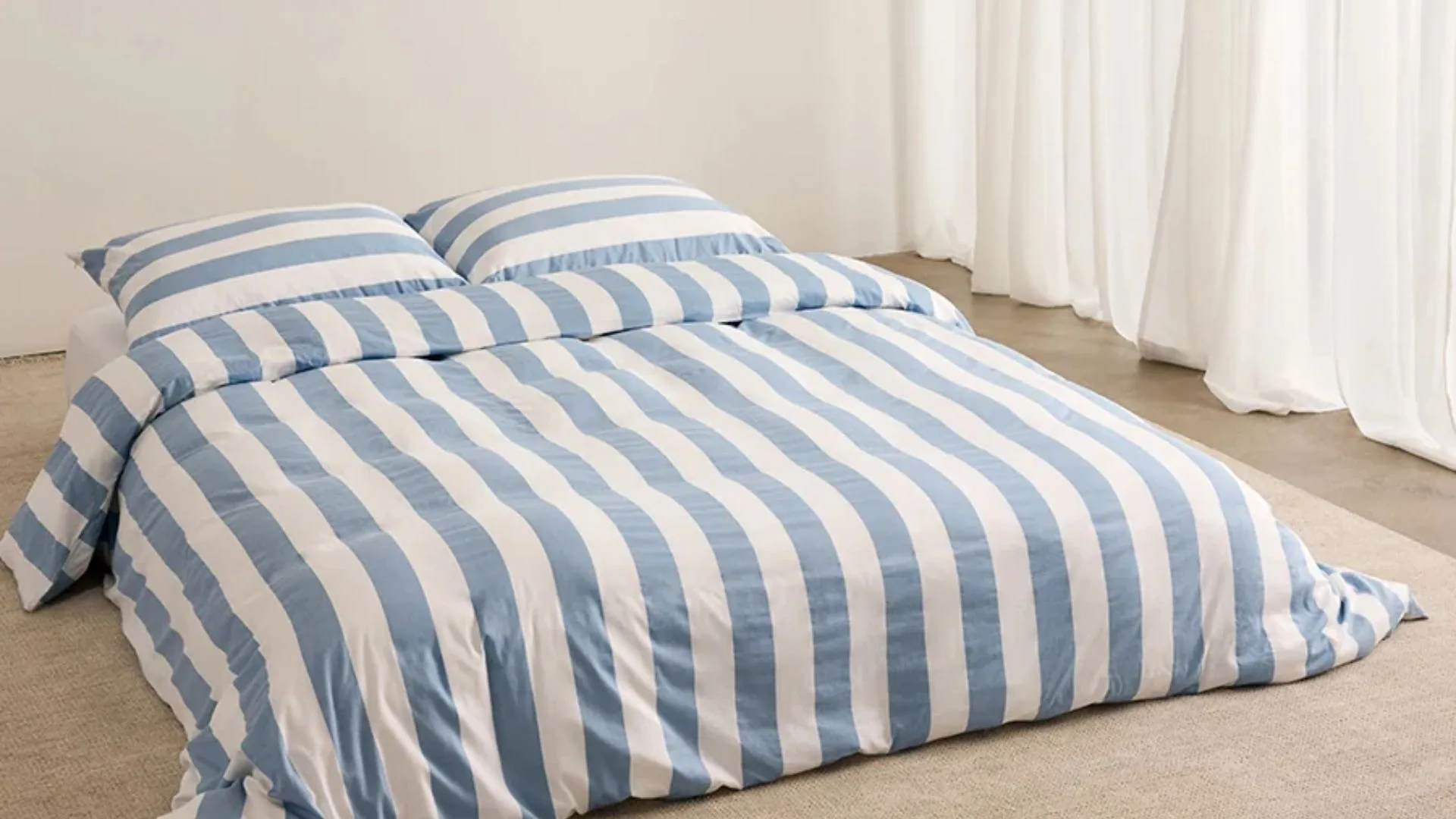 A striped quilt cover set, an option for Mother's Day gifts