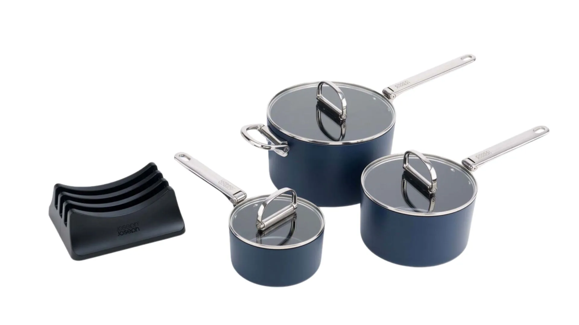 A set of three saucepans, an option for Mother's Day gifts