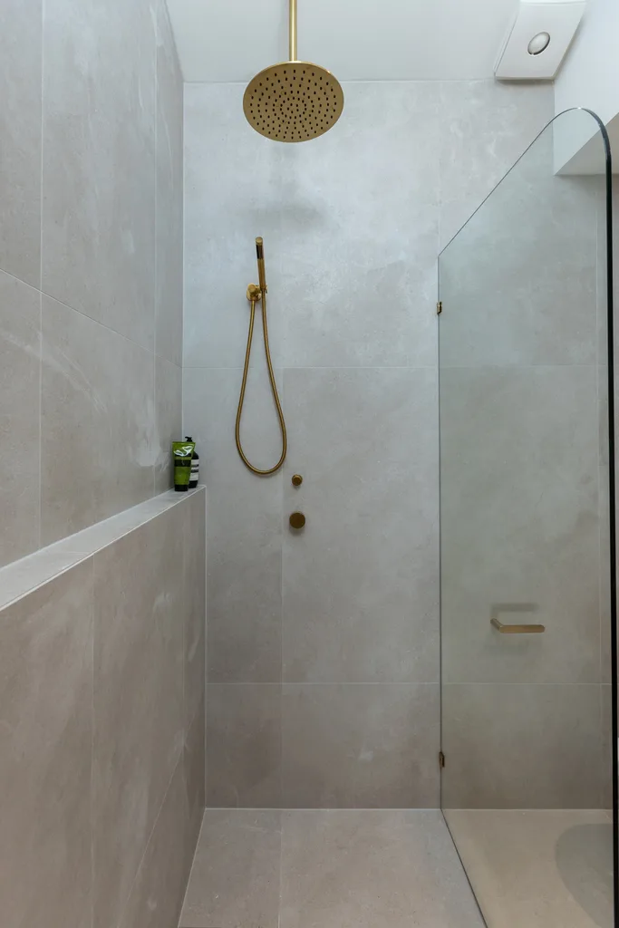 Dream Home's Lara and Peter's Belrose shower