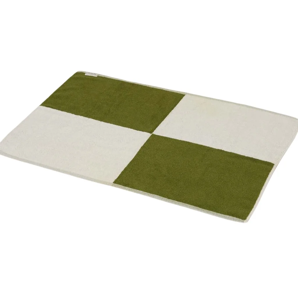 Green bath mat.