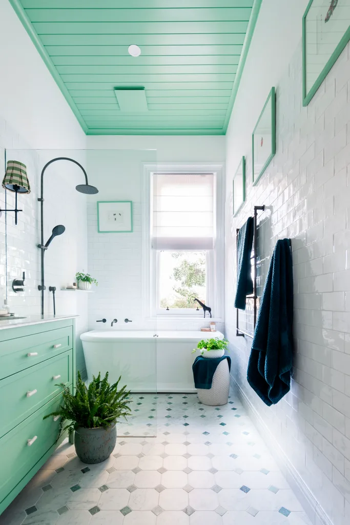 Sheila Smith's green bathroom.