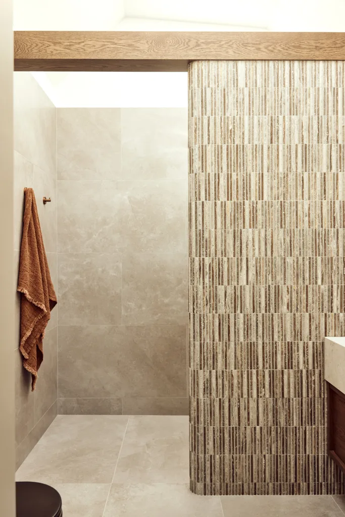 An ensuite with travertine mosaic tiles.