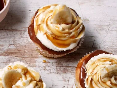 Banoffee pie cupcakes on a board with toffee sauce