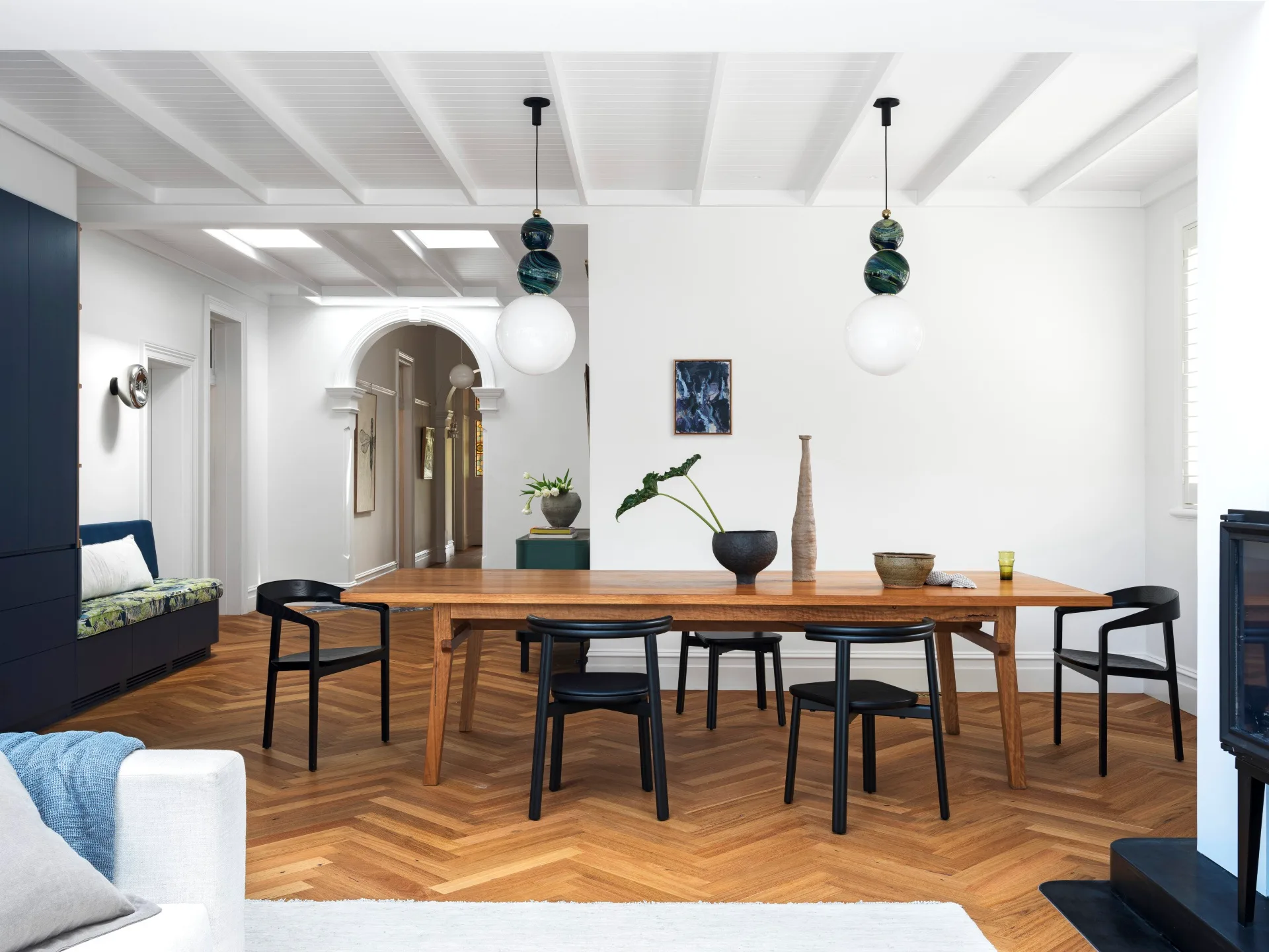 The dining room with ceiling beams. 