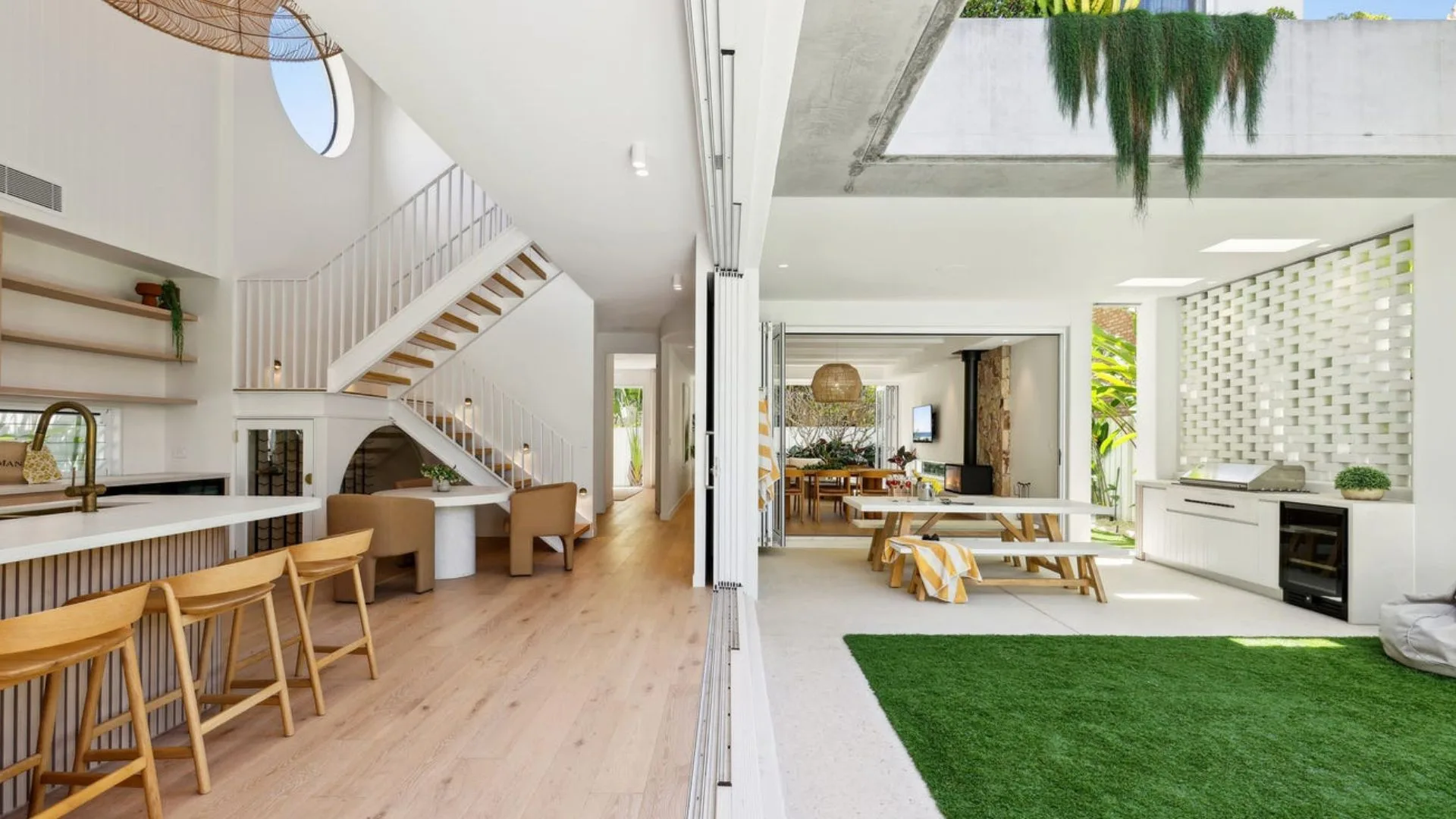 Lleyton and Bec Hewitt's Burleigh Head's property. 