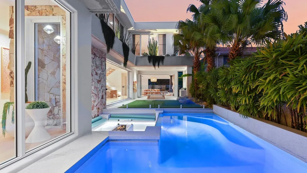 Lleyton and Bec Hewitt's Burleigh Heads pool.