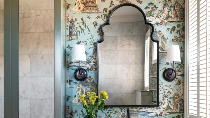 8 arched mirrors that will add a little romance to your space