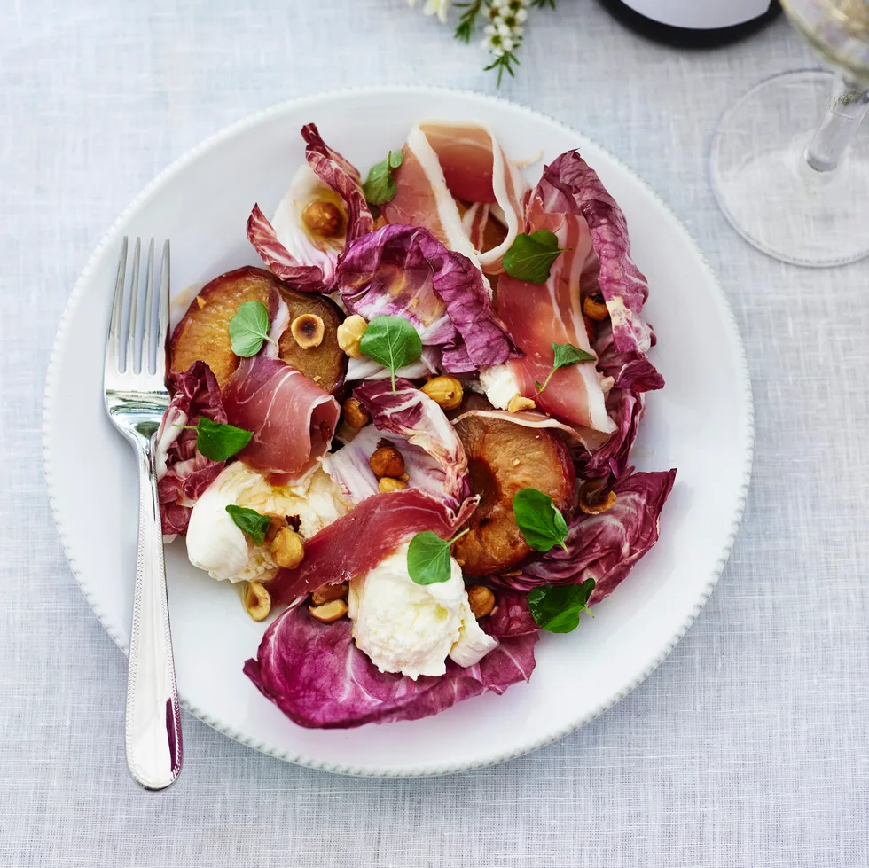 Salad with proscuitto, mozarella and peaches