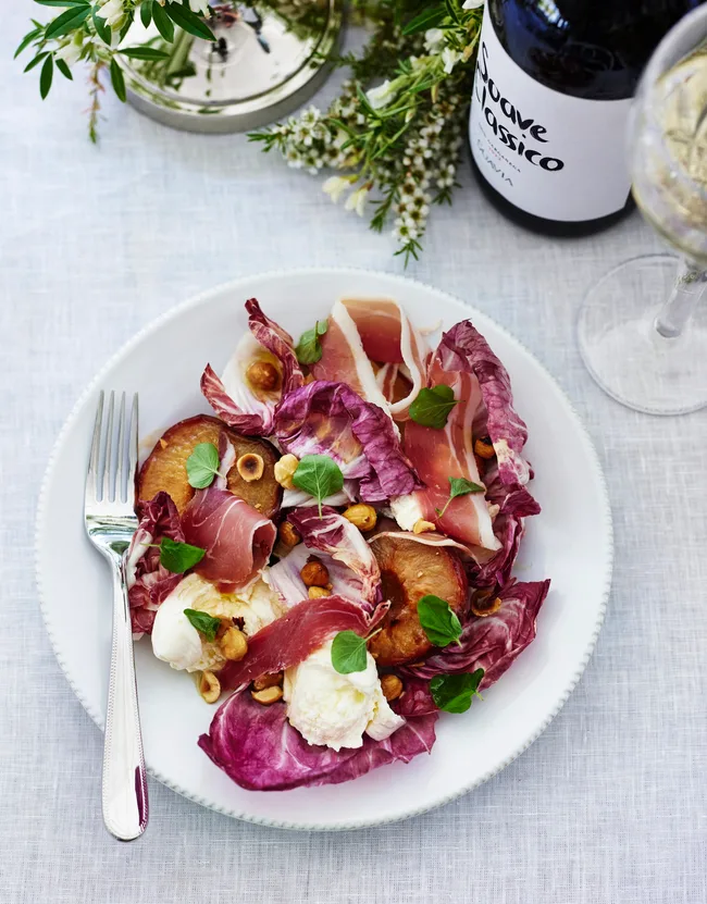 Salad with proscuitto, mozarella and peaches