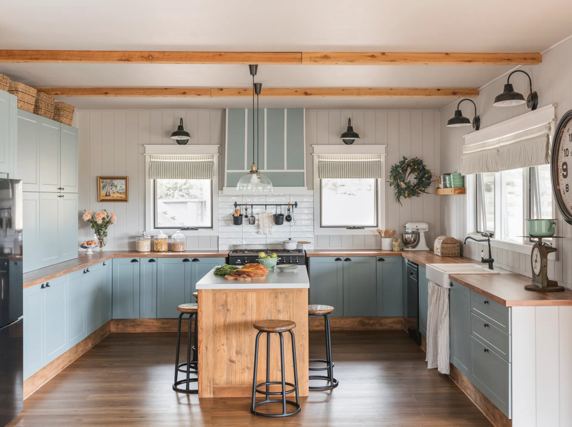 A modern farmhouse kitchen. 