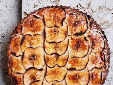 Scorched apple tart