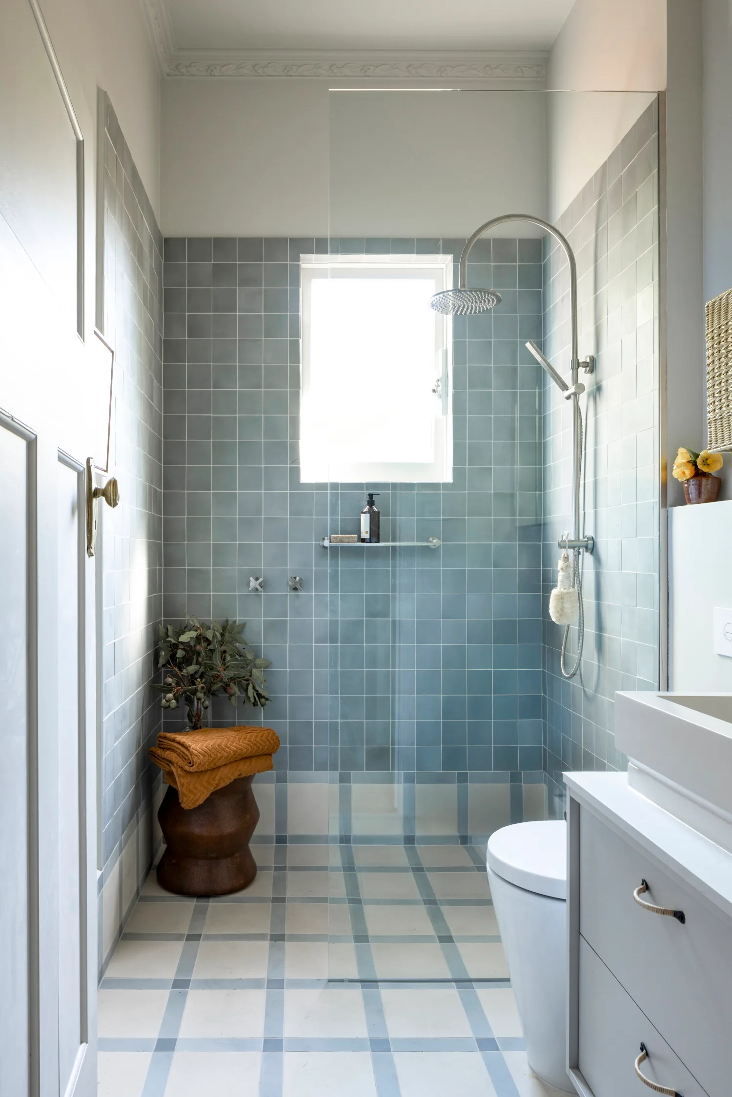 Bathroom flooring checkerboard tile pattern