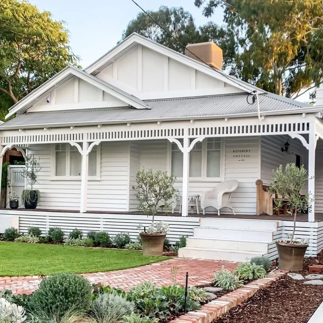 Ronnie and Georgia's weatherboard cottage renovation.