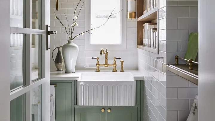 10 secrets to a perfect butler’s pantry (spotless kitchen guaranteed)