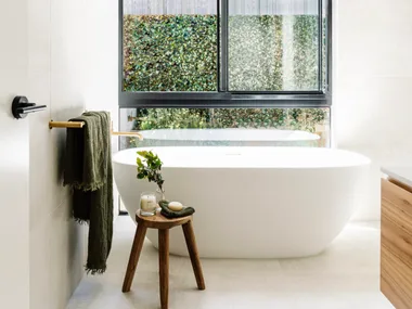 Sustainable Melbourne tree home with a bath.