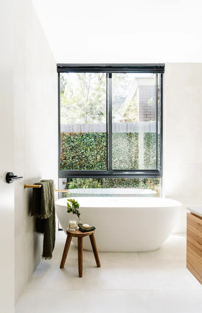 Sustainable Melbourne tree home with a bath.