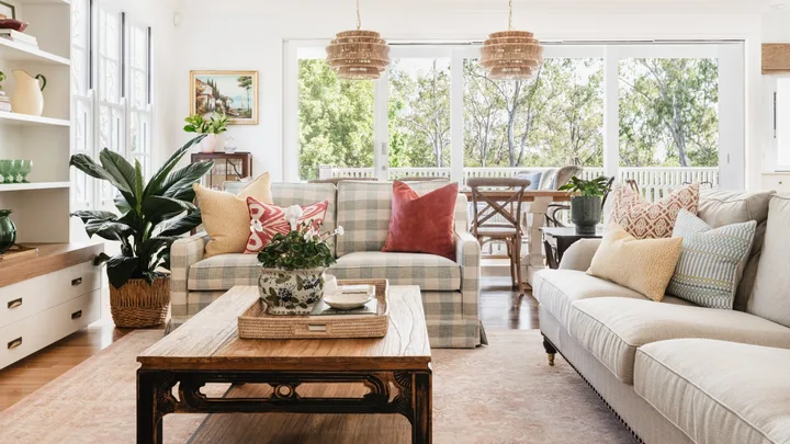 Living room with checkered lounge and wooden coffee table
