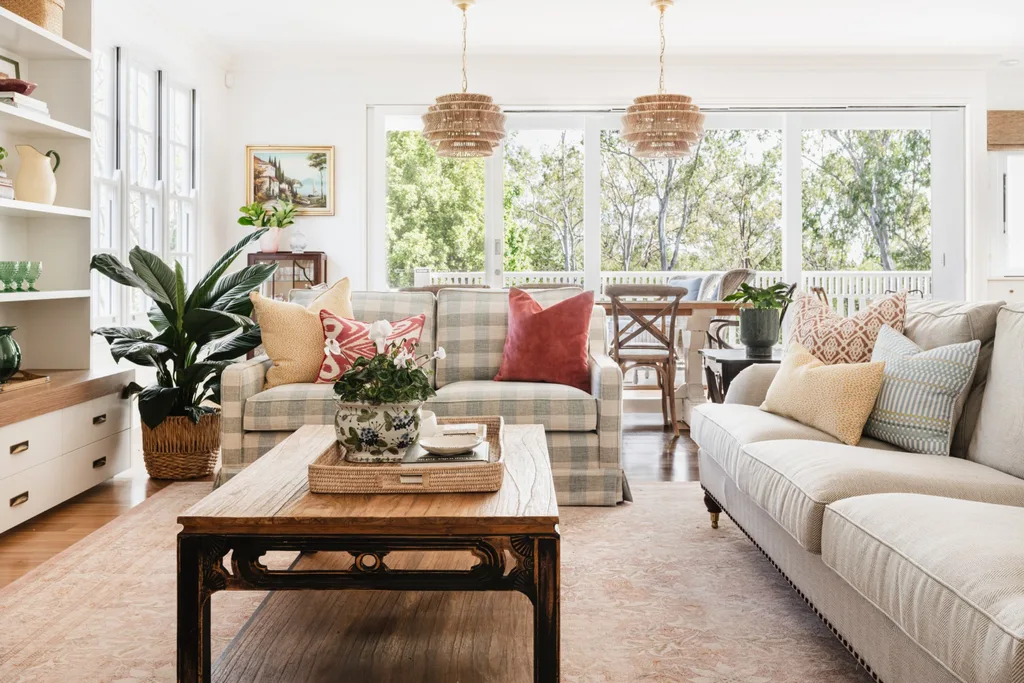 Living room with checkered lounge and wooden coffee table