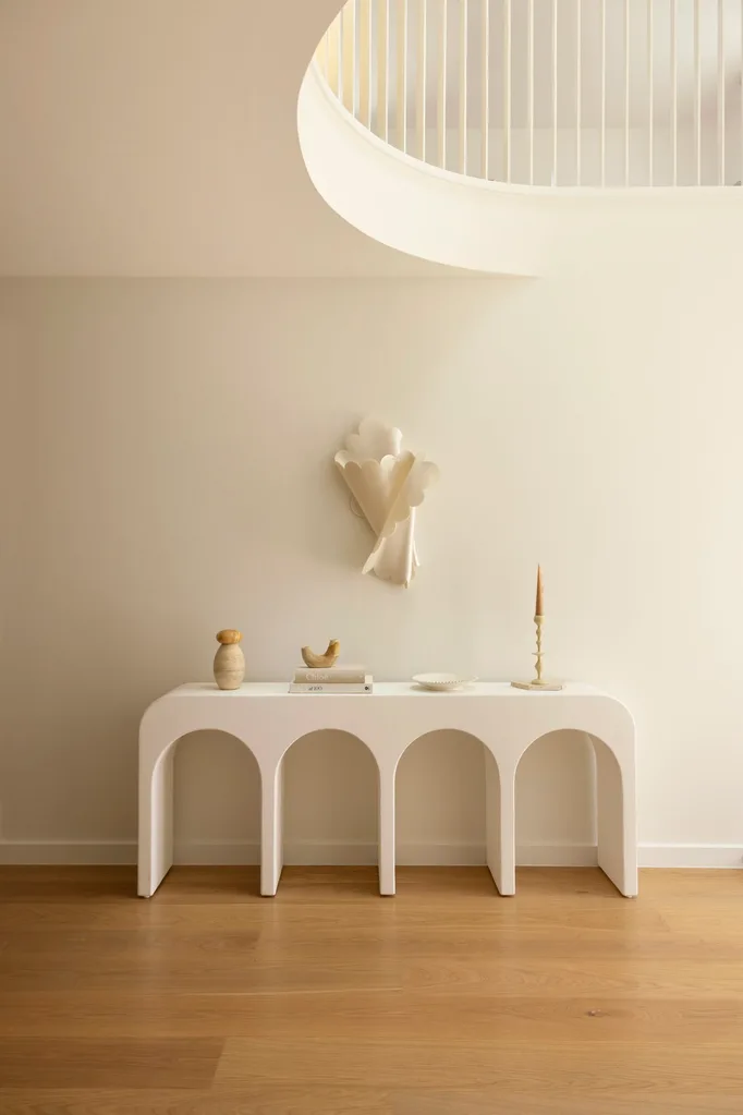Entry way features.