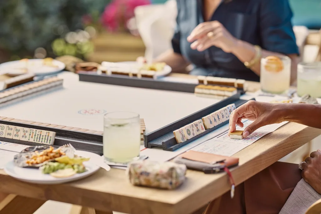 The Mahjong board with drinks