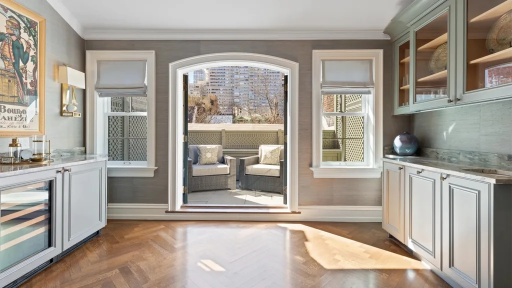 The Breakfast at Tiffany's home.