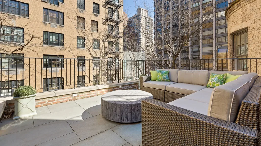 The Breakfast at Tiffany's home.