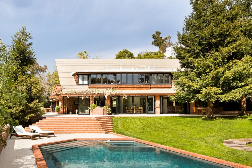 Diane Keaton Pacific Palisades home restoration pool