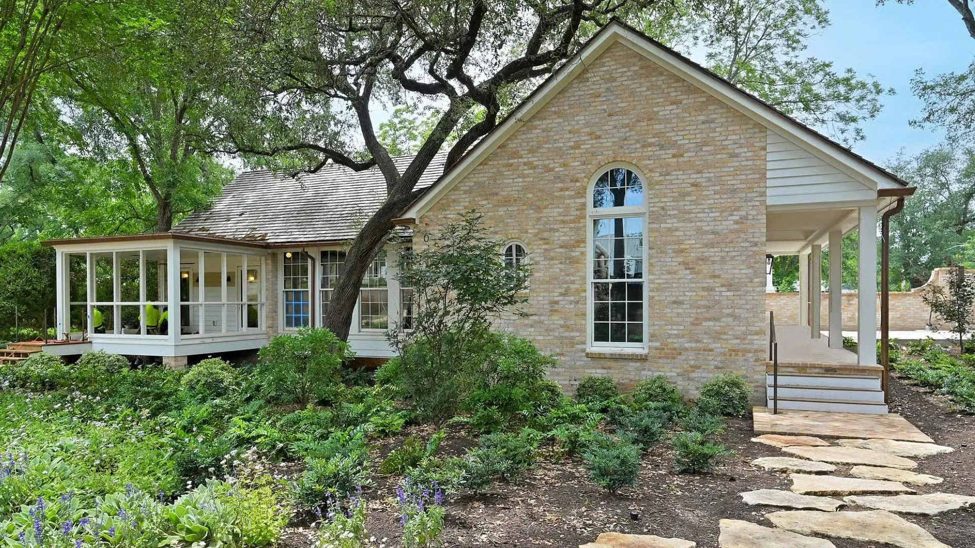 Emma Stone's Texas house. 