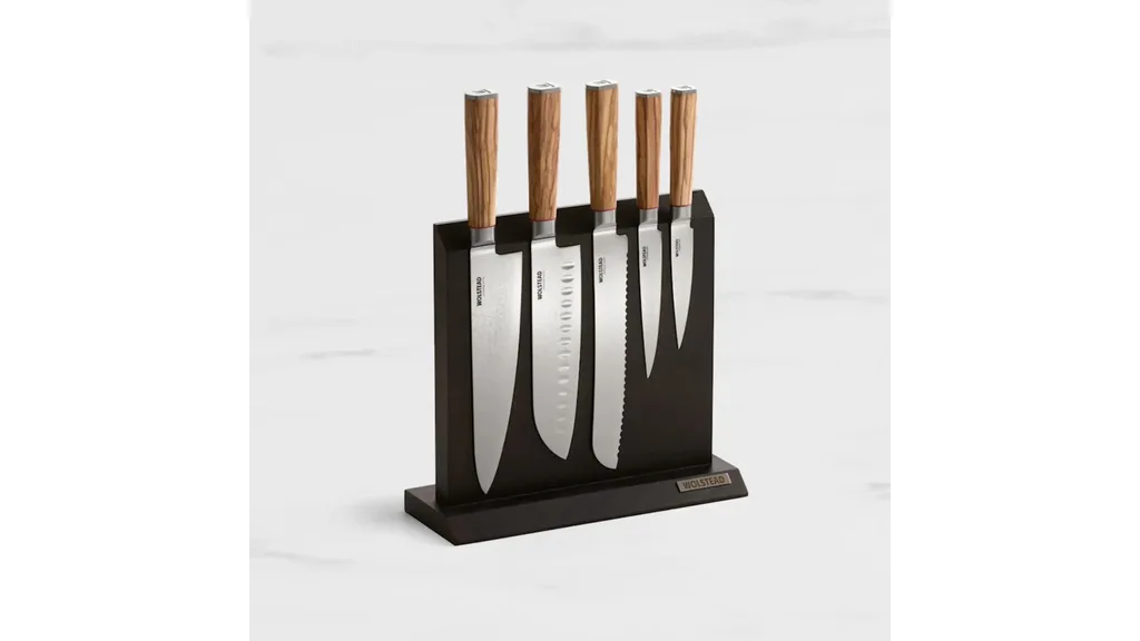 A knife set with a magnetic stand
