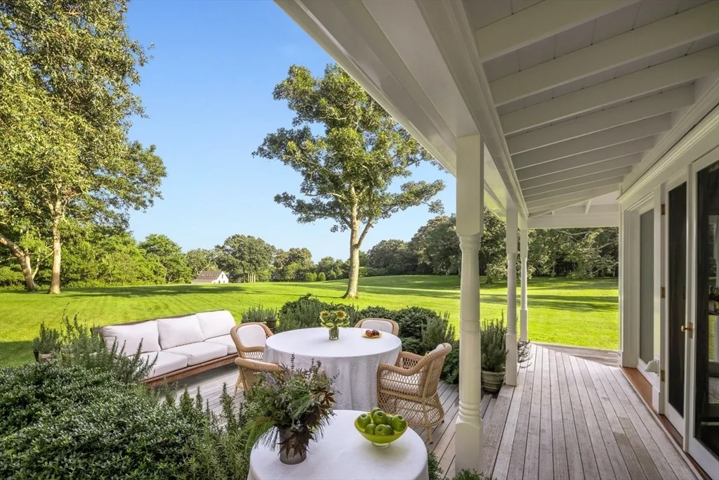 Obama's Martha Vineyard summer house patio. 