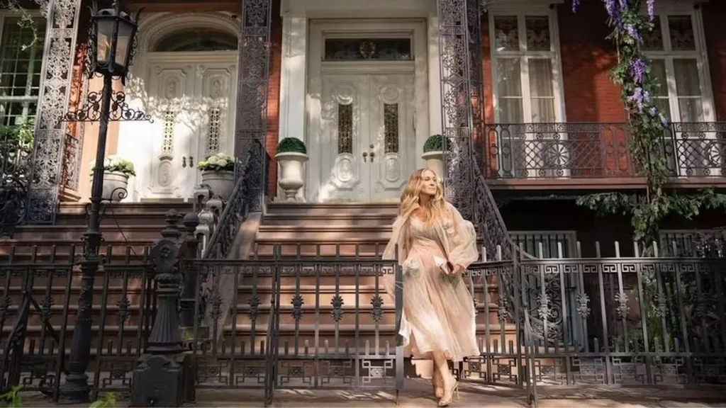 Carrie Bradshaw outside her new apartment in Gramercy Park.